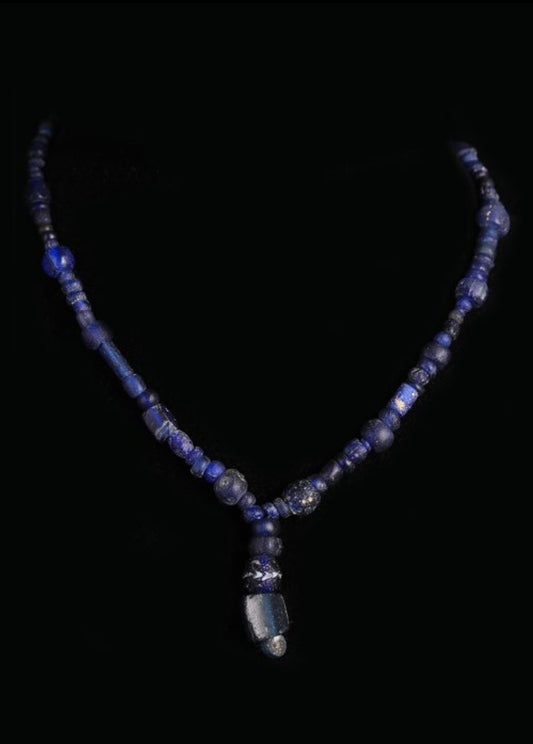 Collana di perle di vetro blu antica Roma